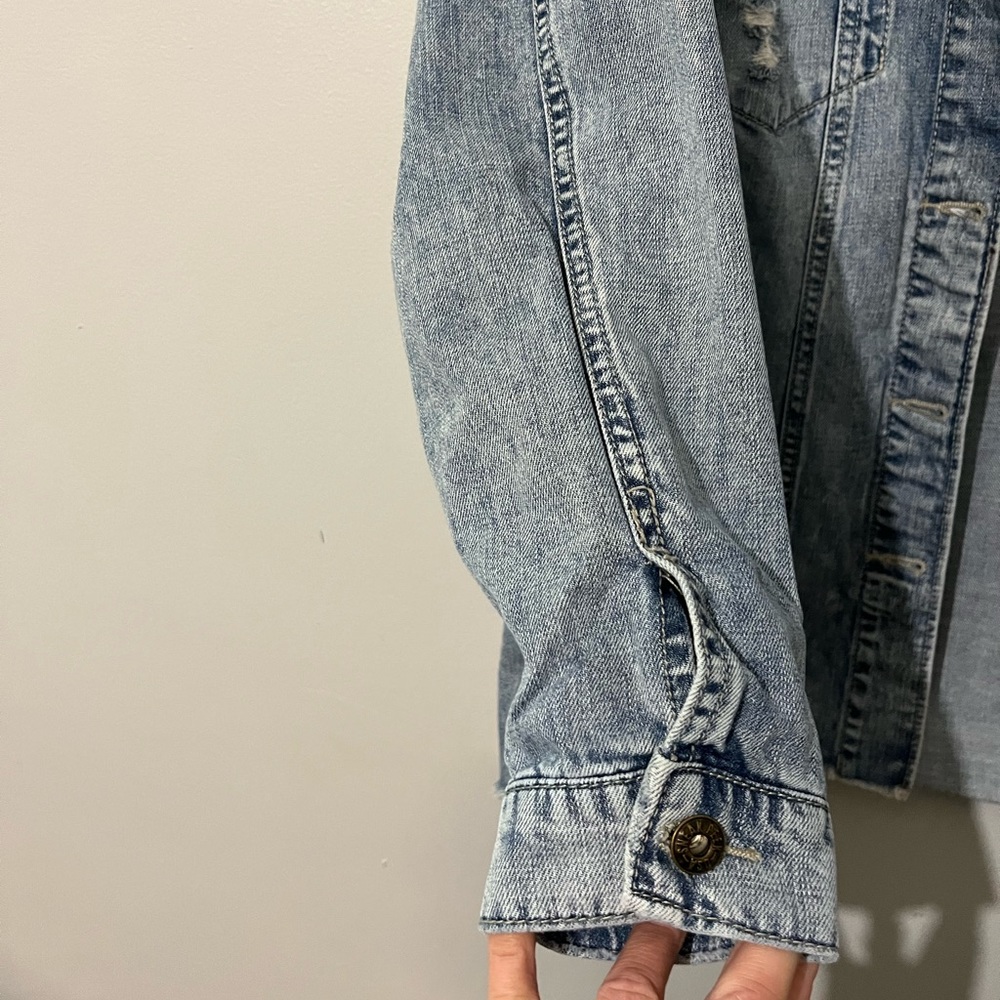 SOLD! Taking to consignment 7/31 Vici Layne distressed denim Jean jacket - Picture 6 of 16